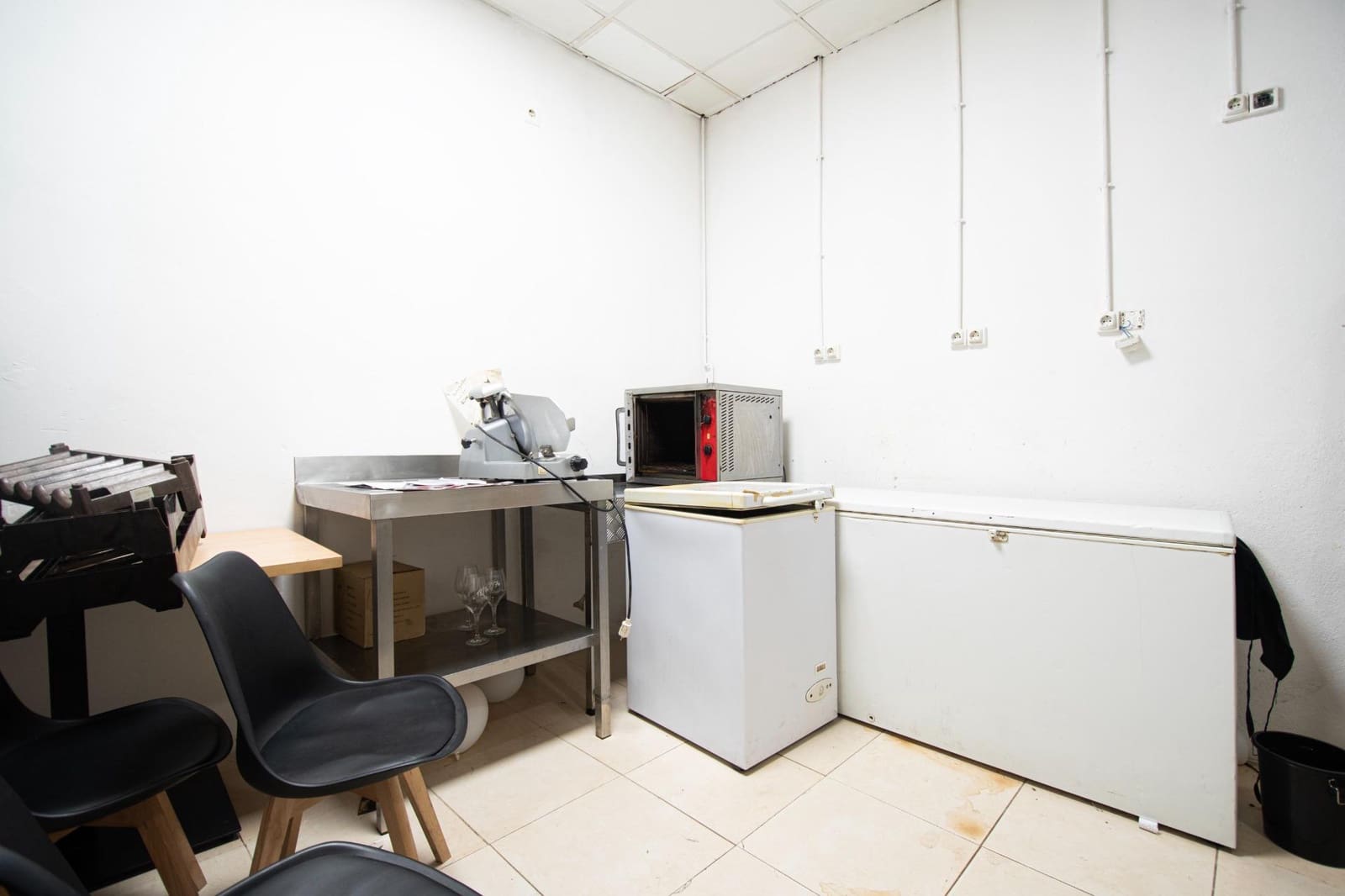 Commercial for rent in Torrent - € 1,300 (Ref: 9551433)