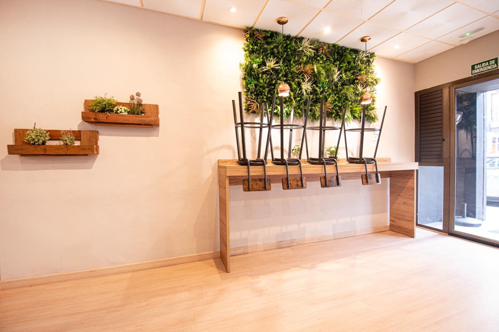 Commercial for rent in Torrent - € 1,300 (Ref: 9551433)