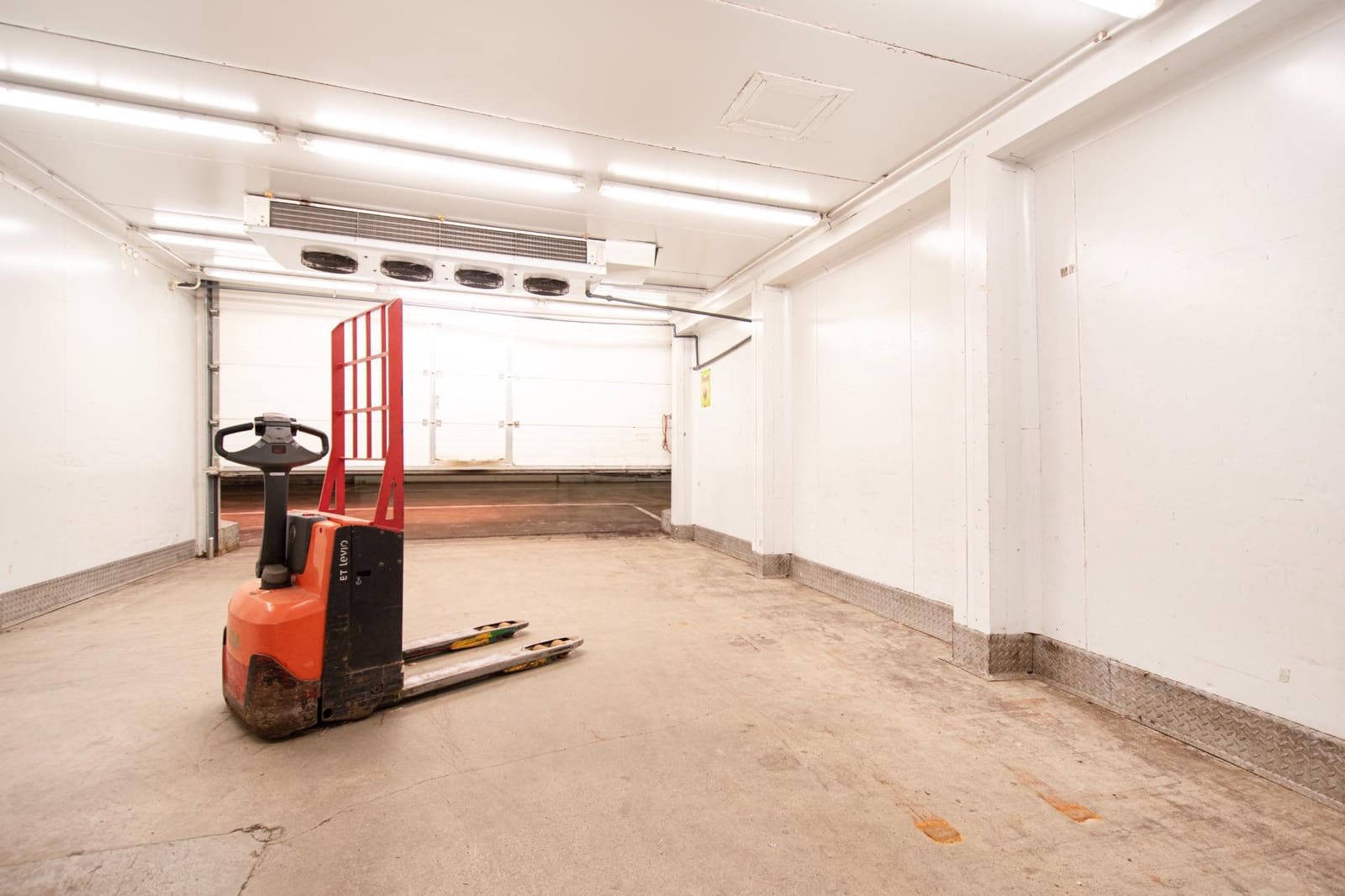 Entreprise à louer à Valence ville - 2 700 € (Ref: 9659383)