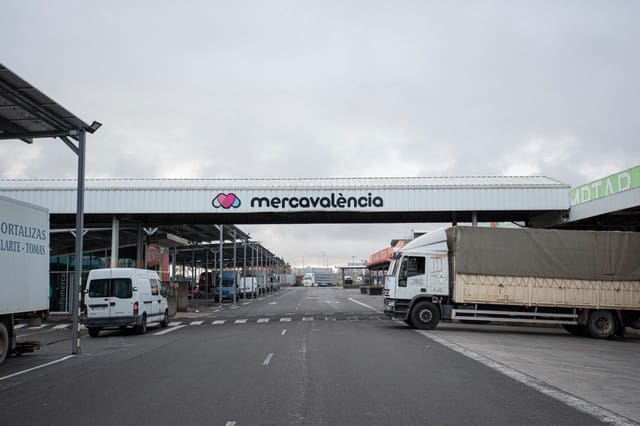 Företag att hyra i La Punta, Valencia stad - 2 700 € (Ref: 9659383)