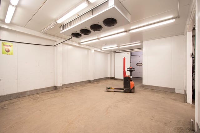 Företag att hyra i La Punta, Valencia stad - 2 700 € (Ref: 9659383)