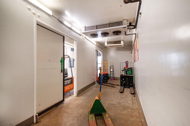 Företag att hyra i La Punta, Valencia stad - 2 700 € (Ref: 9659383)