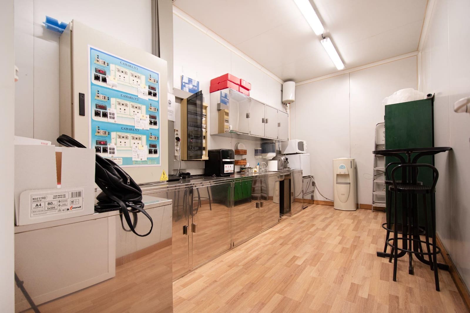 Företag att hyra i Valencia stad - 2 700 € (Ref: 9659383)