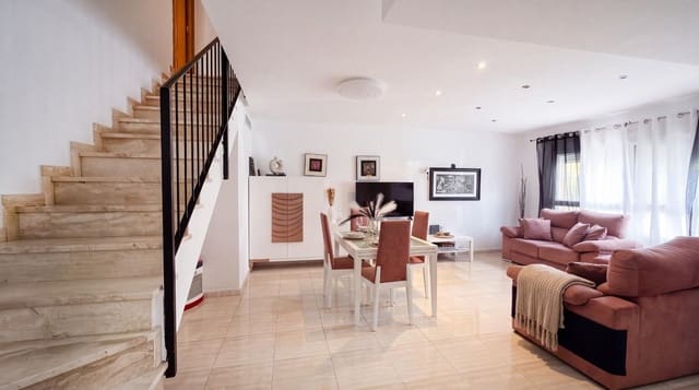 4 slaapkamer Rijtjeshuis te koop in Benimuslem met zwembad garage - € 199.000 (Ref: 9711928)