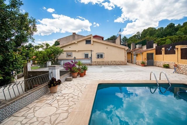 4 slaapkamer Villa te koop in Godelleta met zwembad - € 250.000 (Ref: 9820473)