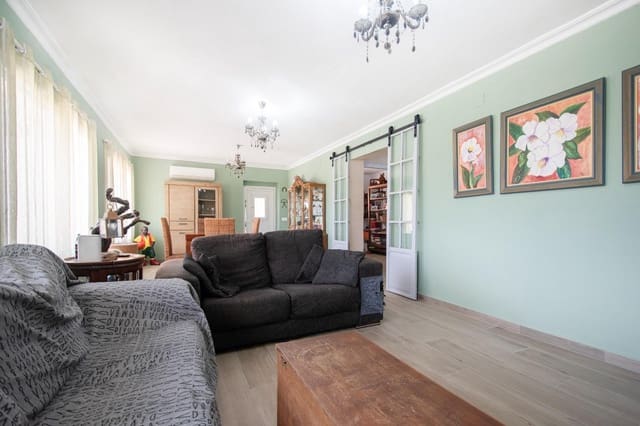 4 makuuhuone Huvila myytävänä paikassa Godelleta mukana uima-altaan - 250 000 € (Ref: 9820473)