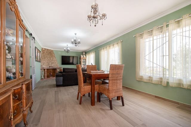 4 makuuhuone Huvila myytävänä paikassa Godelleta mukana uima-altaan - 250 000 € (Ref: 9820473)