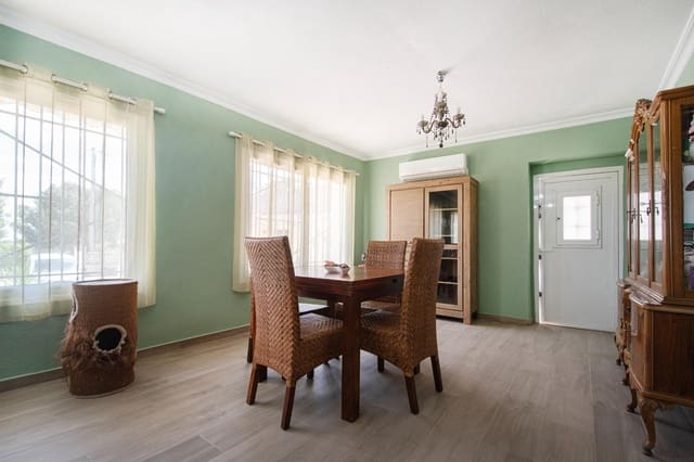 4 makuuhuone Huvila myytävänä paikassa Godelleta mukana uima-altaan - 250 000 € (Ref: 9820473)