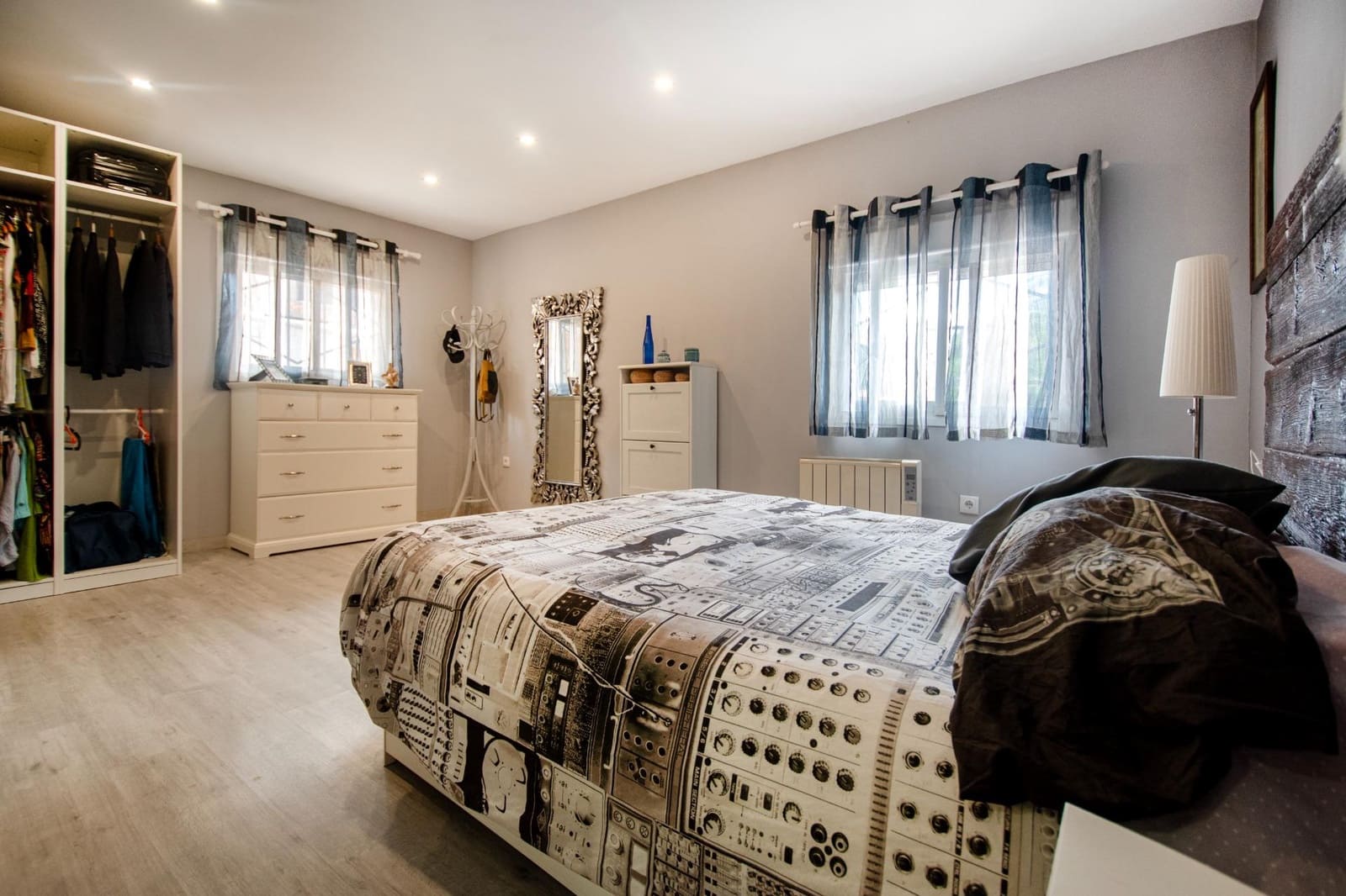 4 soveværelse Villa til salg i Godelleta med swimmingpool - € 250.000 (Ref: 9820473)