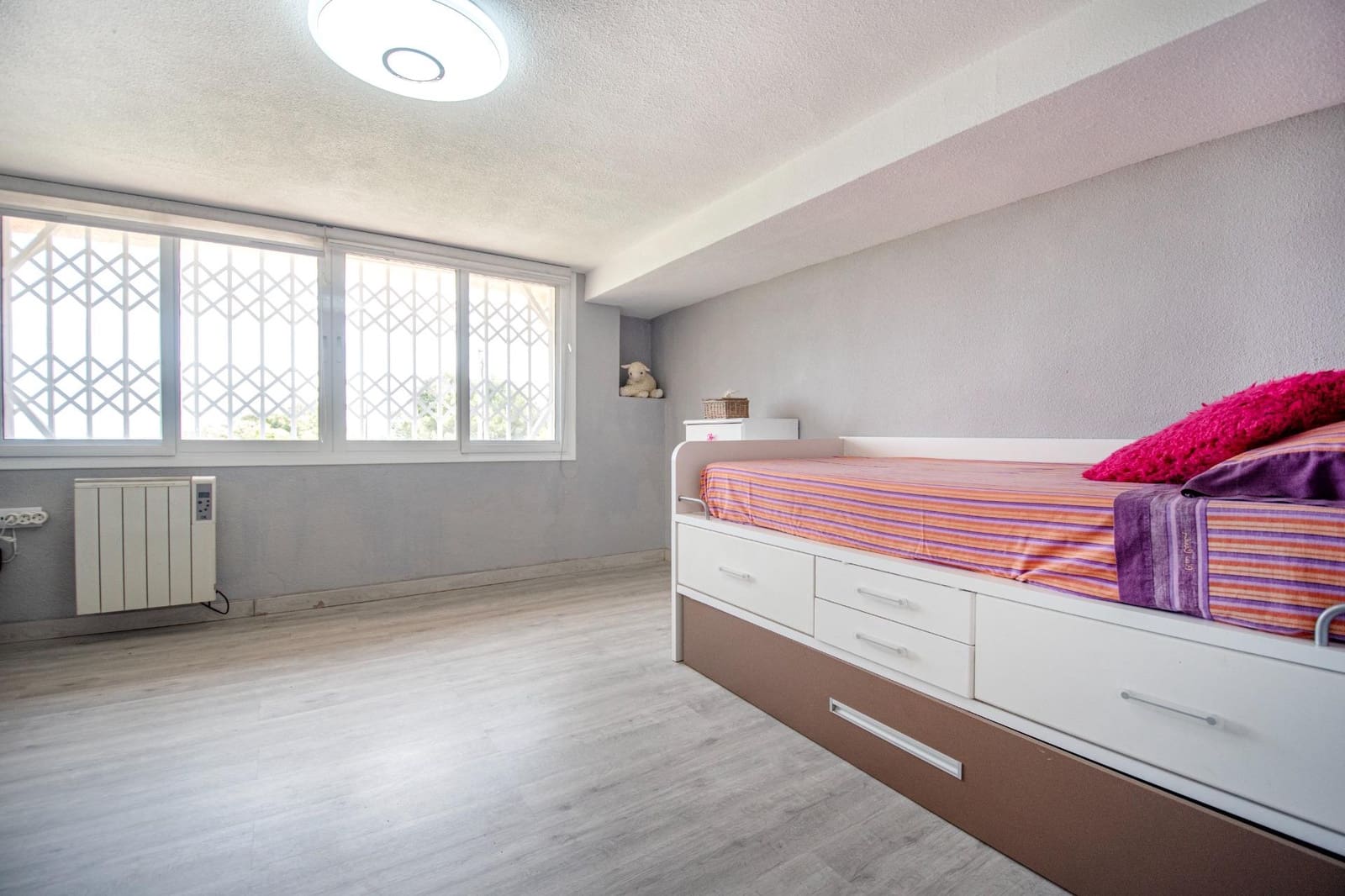 4 soveværelse Villa til salg i Godelleta med swimmingpool - € 250.000 (Ref: 9820473)