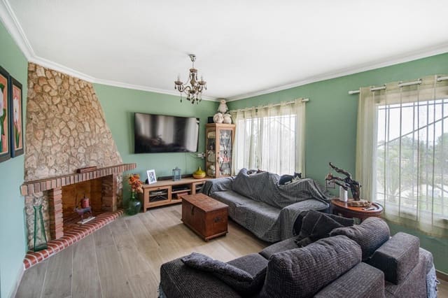 4 makuuhuone Huvila myytävänä paikassa Godelleta mukana uima-altaan - 250 000 € (Ref: 9820473)