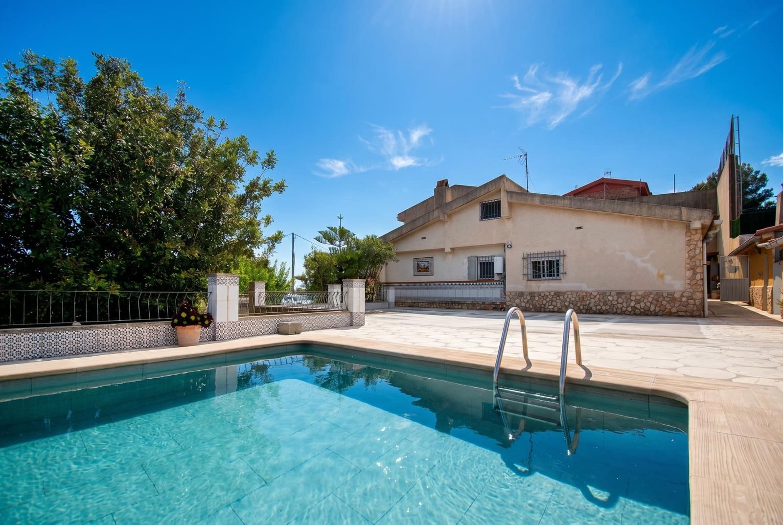 4 soveværelse Villa til salg i Godelleta med swimmingpool - € 250.000 (Ref: 9820473)