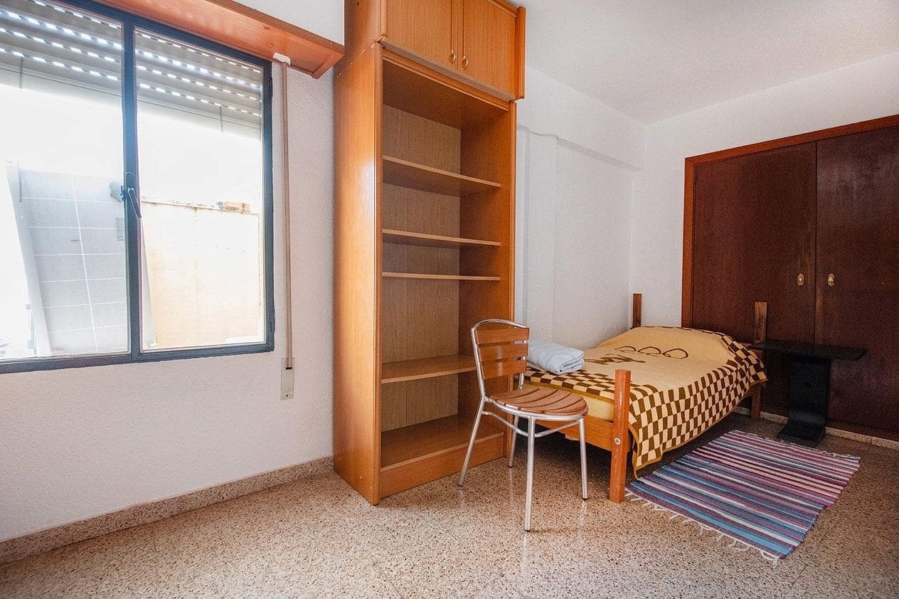 4 soveværelse Lejlighed til salg i Valencia by - € 125.000 (Ref: 9855419)