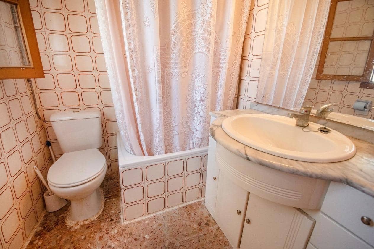 3 bedroom Villa for sale in Torrent with pool - € 159,900 (Ref: 9873471)
