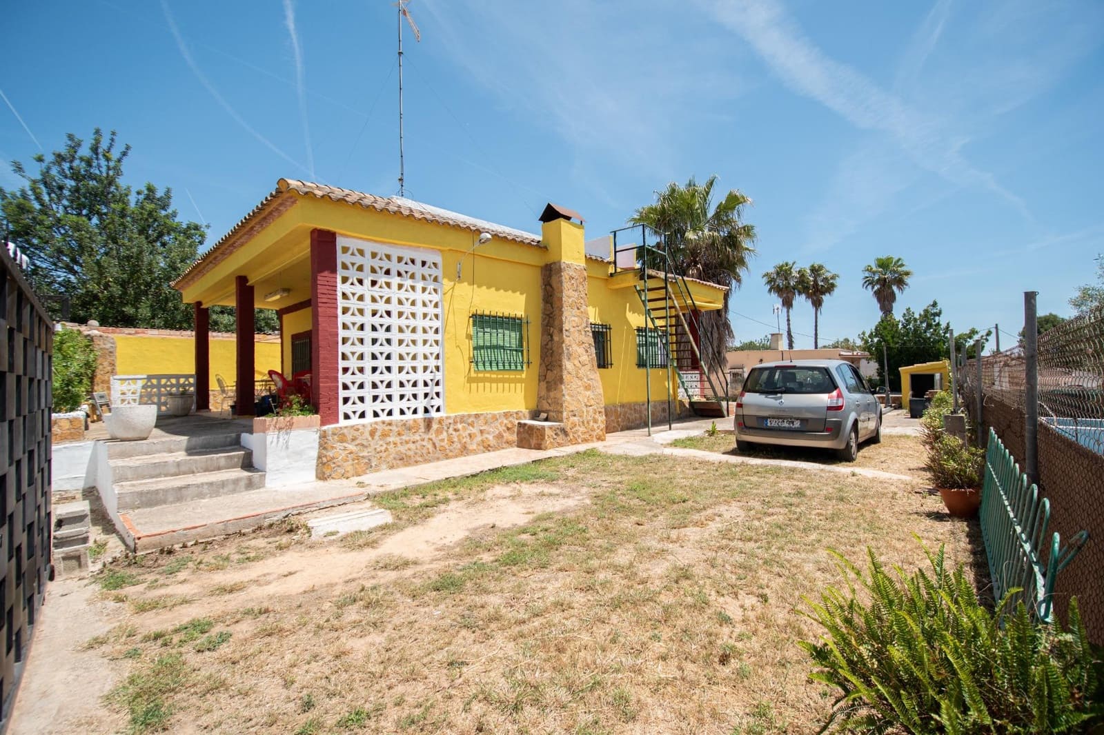 3 bedroom Villa for sale in Torrent with pool - € 159,900 (Ref: 9873471)