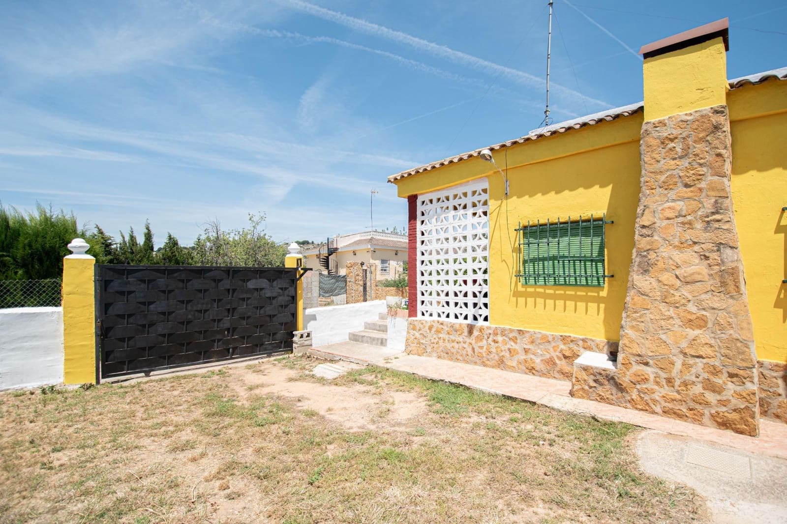 3 bedroom Villa for sale in Torrent with pool - € 159,900 (Ref: 9873471)