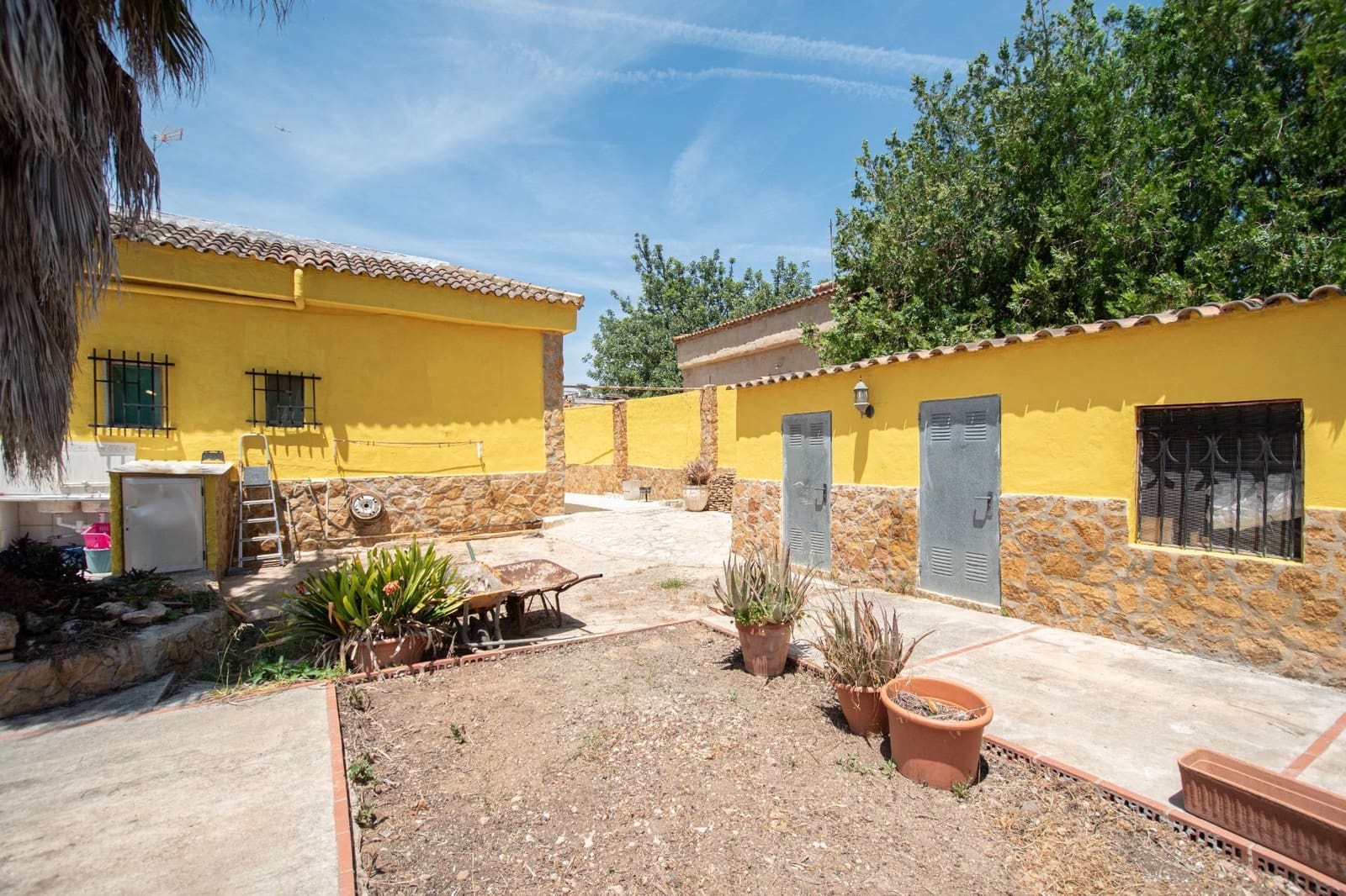 3 bedroom Villa for sale in Torrent with pool - € 159,900 (Ref: 9873471)