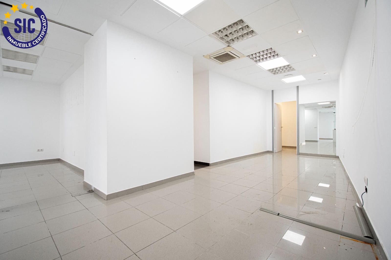 Commercial for sale in Torrent - € 199,900 (Ref: 9899152)