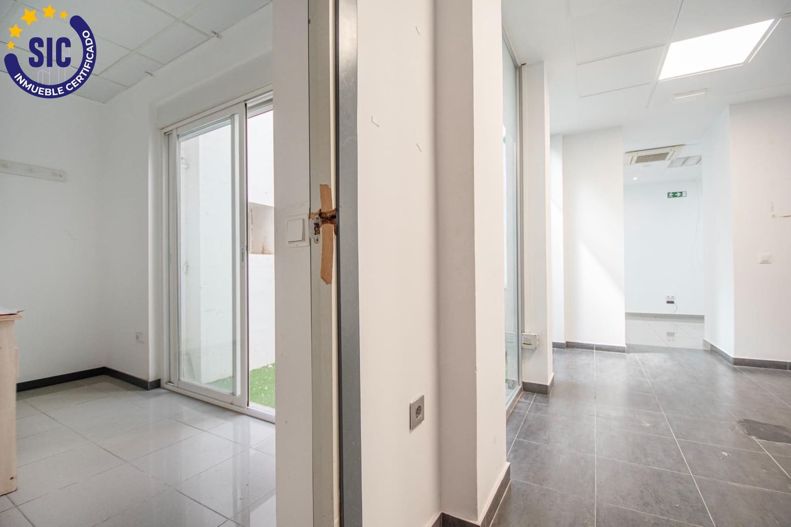 Commercial for sale in Torrent - € 199,900 (Ref: 9899152)