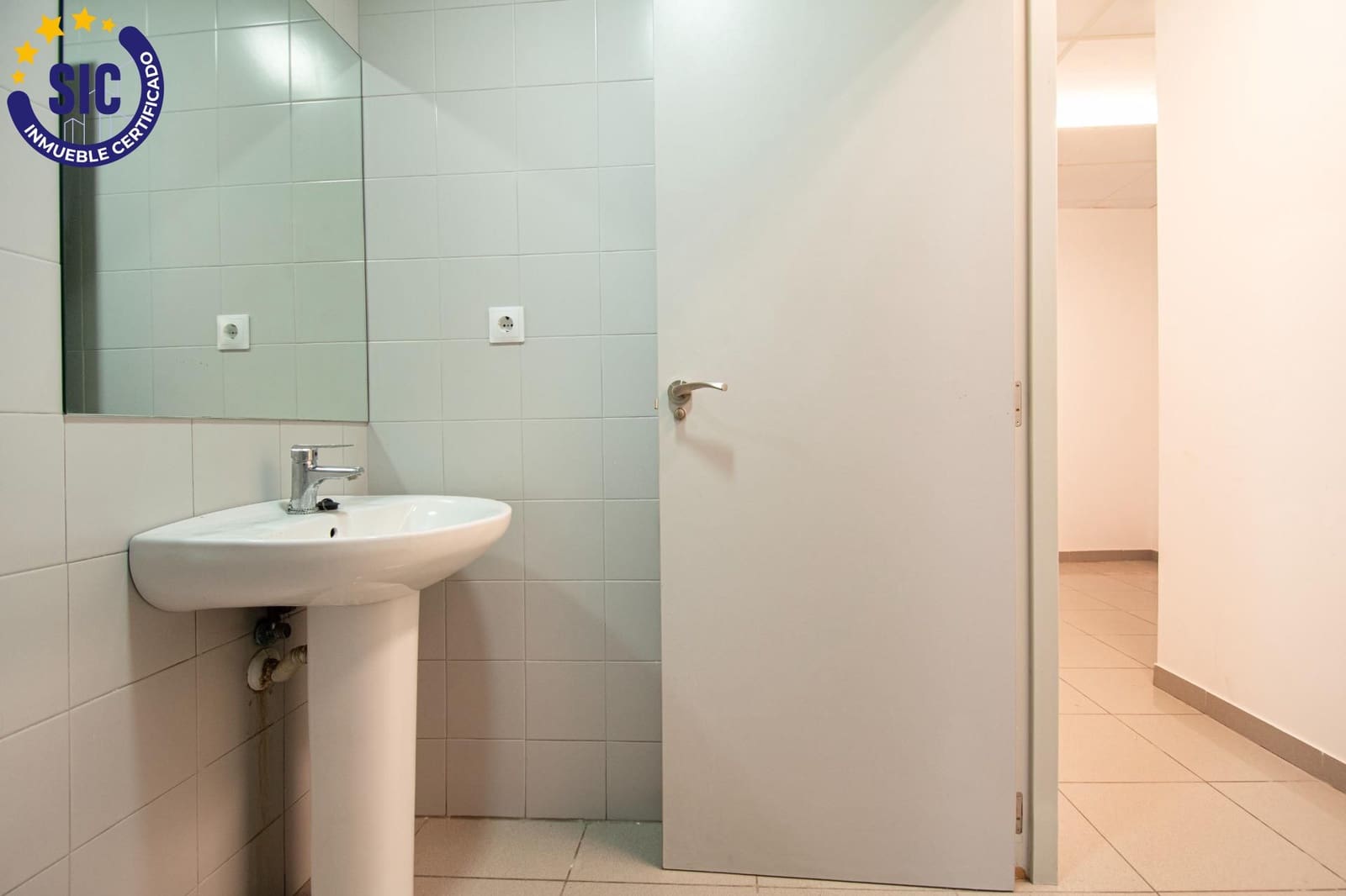 Commercial for sale in Torrent - € 199,900 (Ref: 9899152)