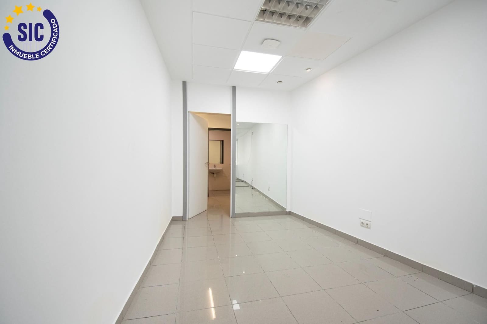 Commercial for sale in Torrent - € 199,900 (Ref: 9899152)