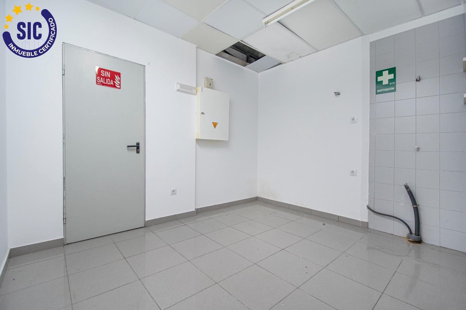Commercial for sale in Torrent - € 199,900 (Ref: 9899152)