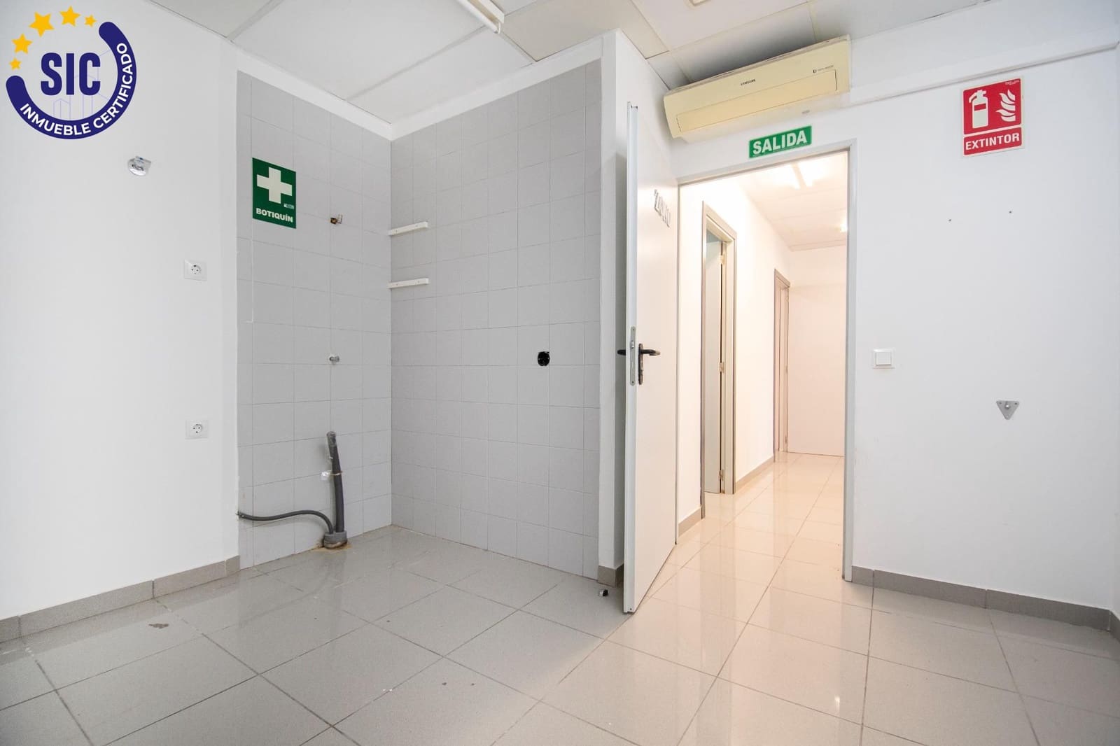 Commercial for sale in Torrent - € 199,900 (Ref: 9899152)