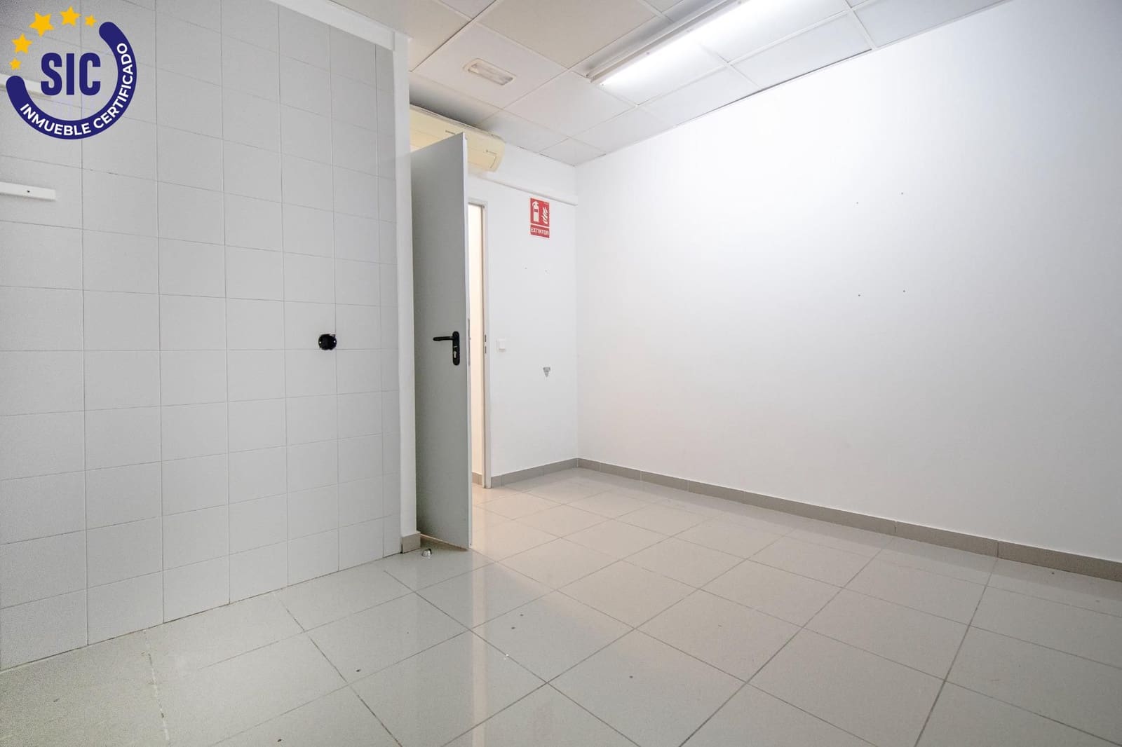 Commercial for sale in Torrent - € 199,900 (Ref: 9899152)