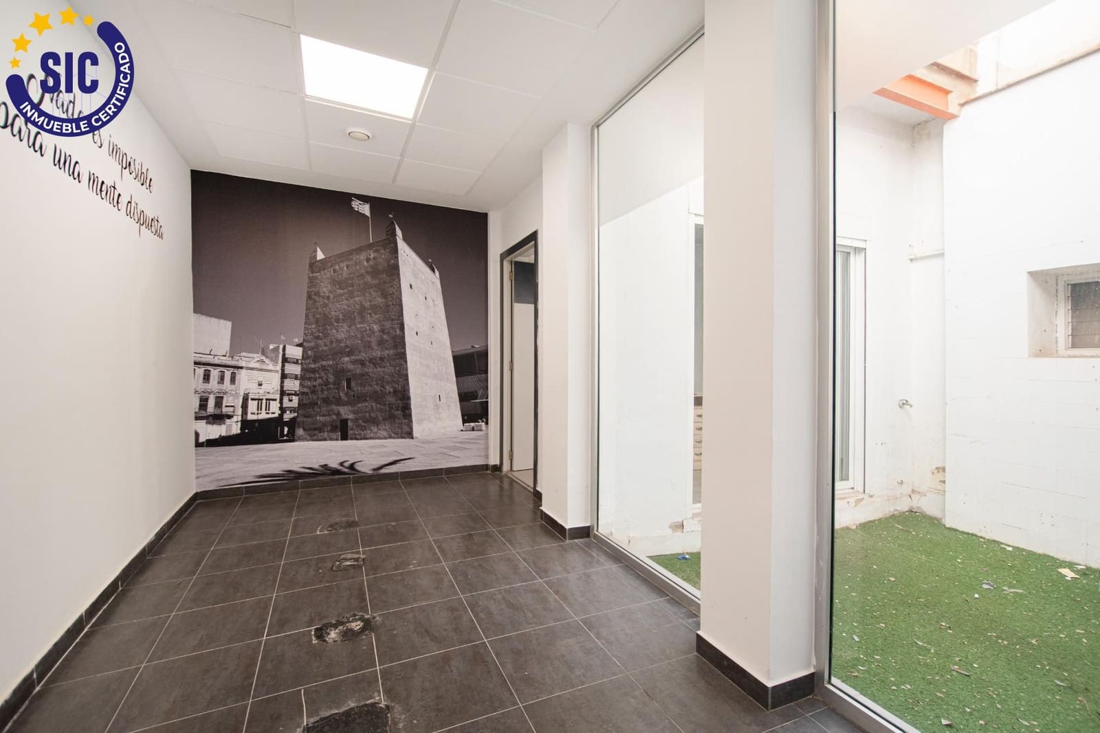 Commercial for sale in Torrent - € 199,900 (Ref: 9899152)