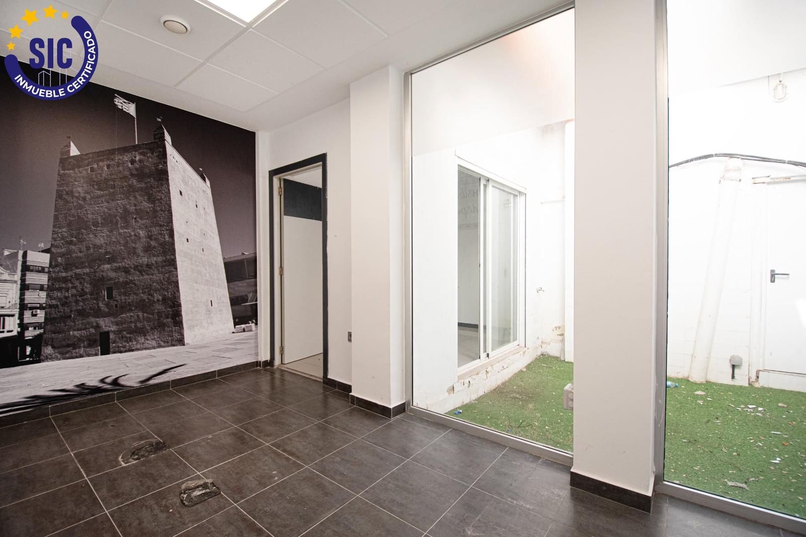 Commercial for sale in Torrent - € 199,900 (Ref: 9899152)