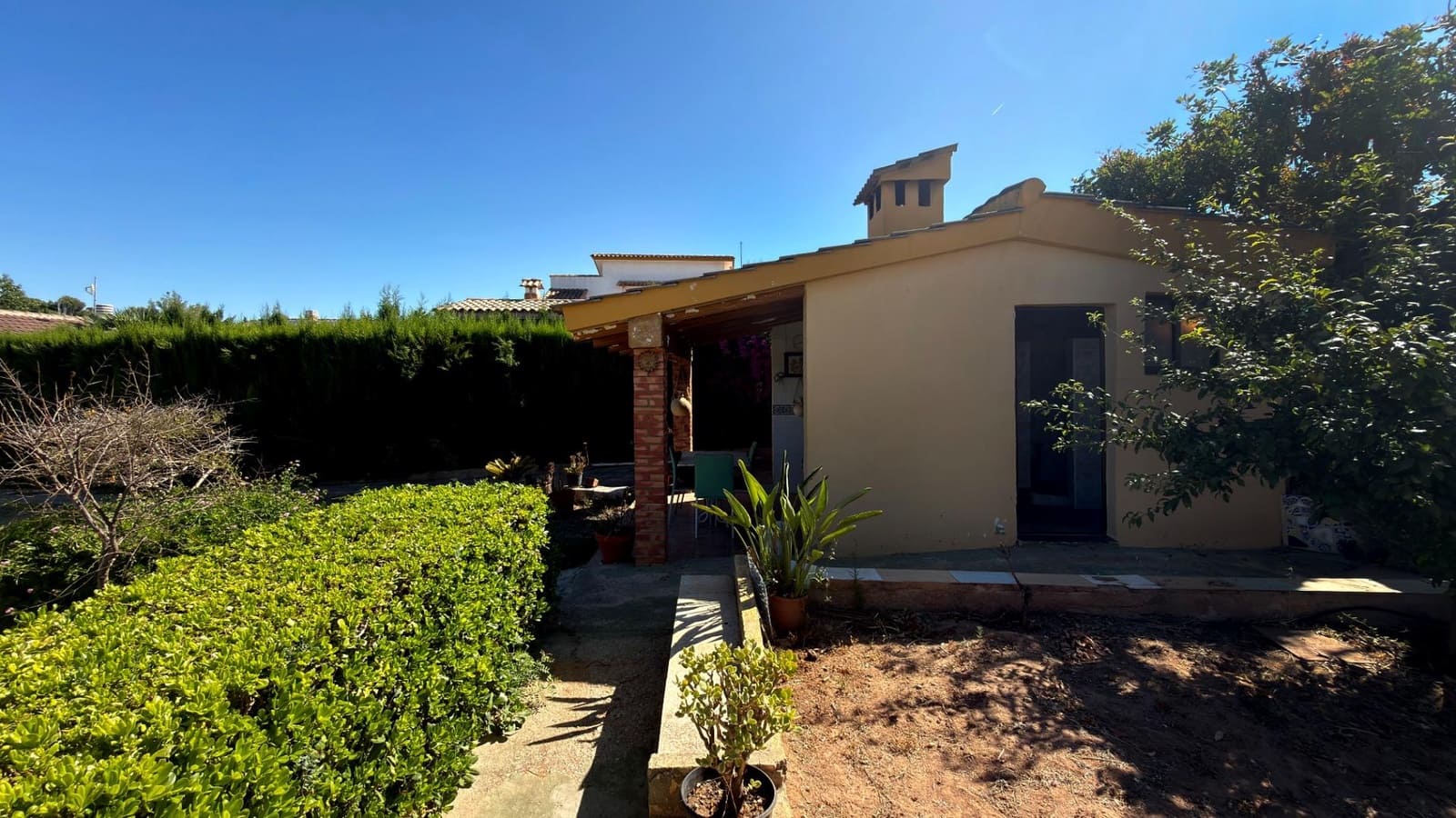 Villa for sale in Montserrat - € 119,900 (Ref: 9942488)