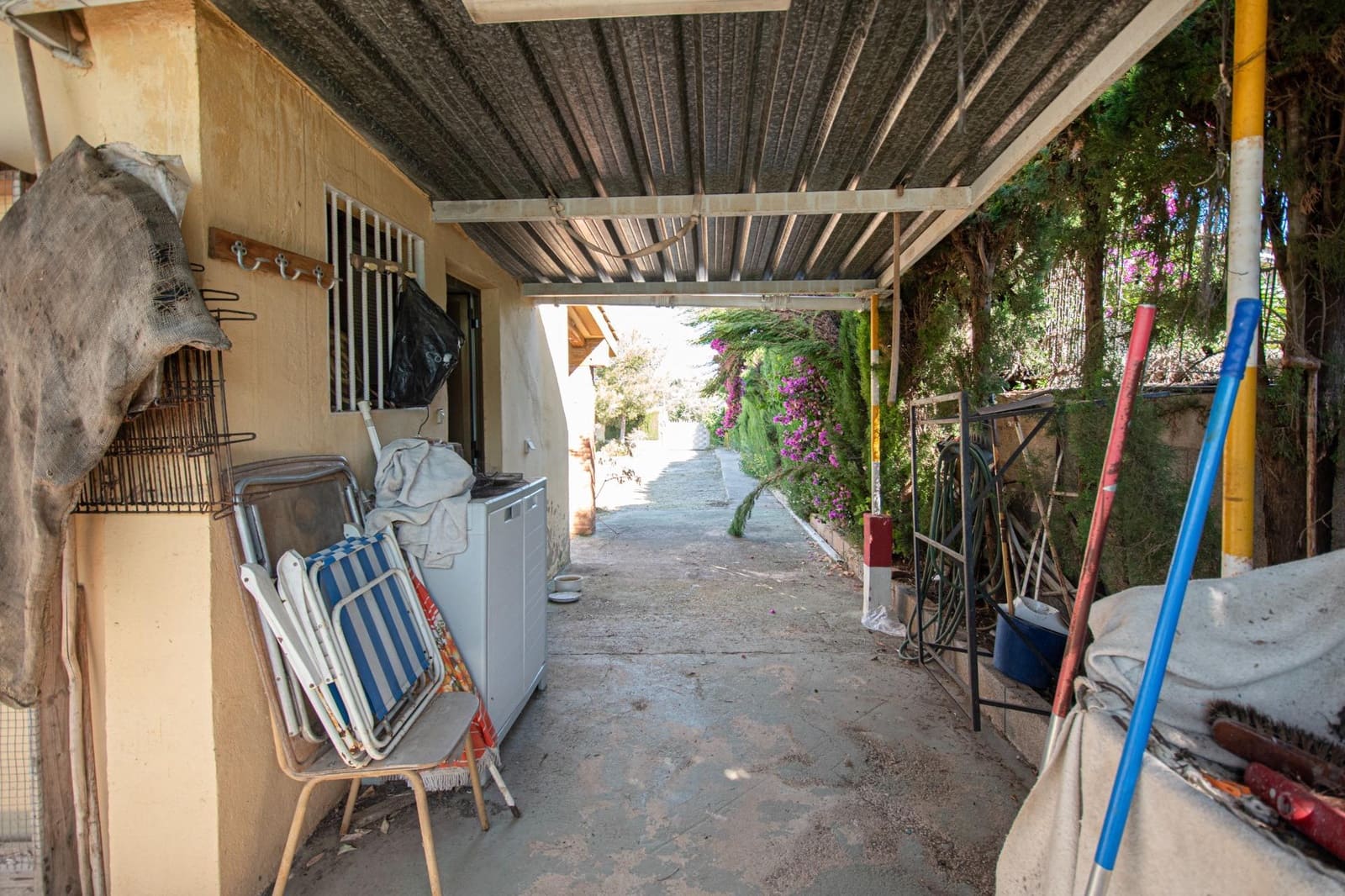 Villa for sale in Montserrat - € 119,900 (Ref: 9942488)