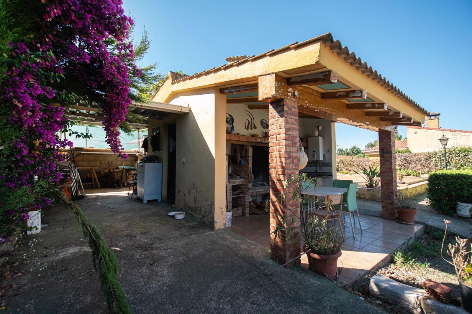 Villa for sale in Montserrat - € 119,900 (Ref: 9942488)