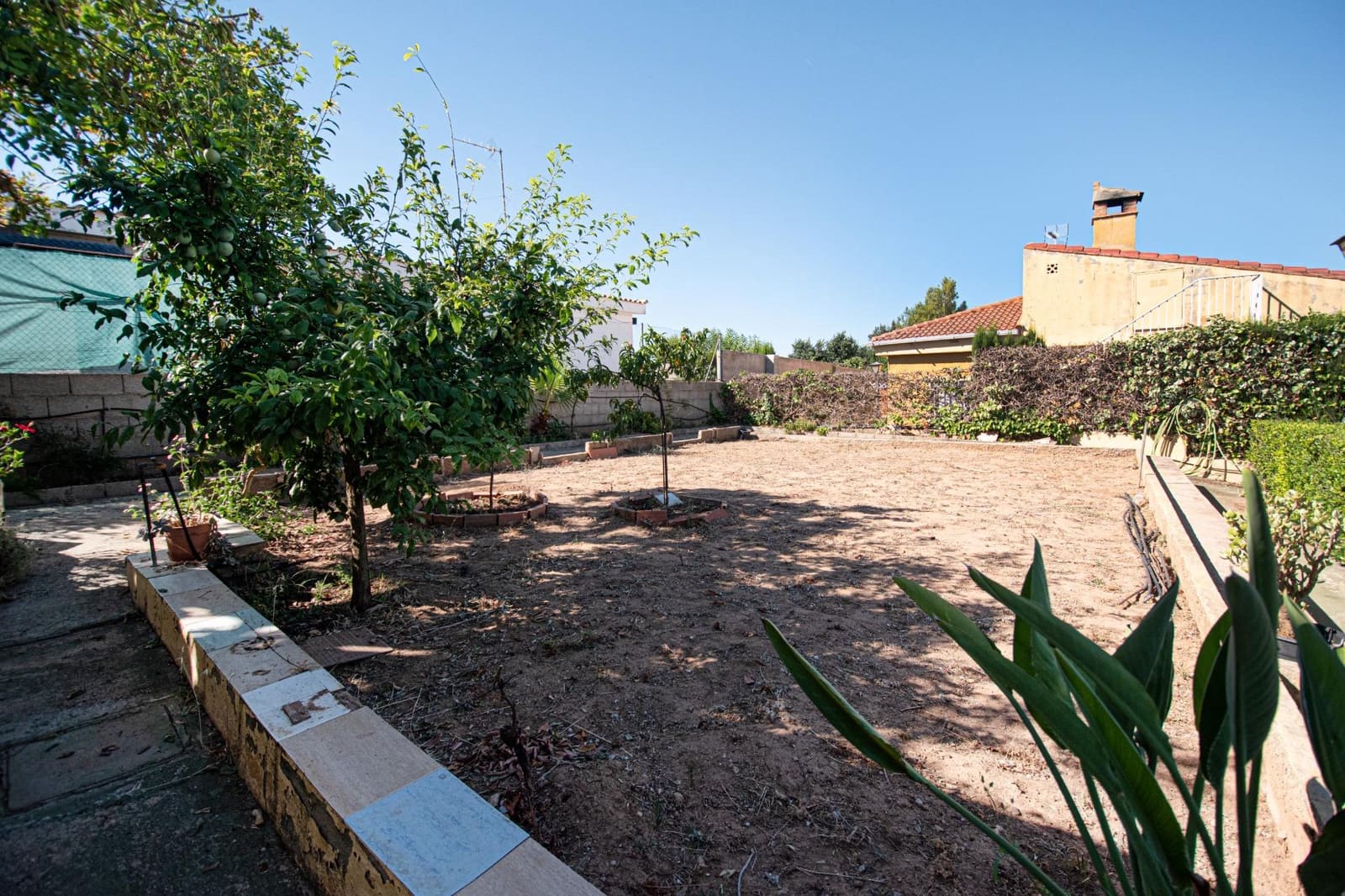 Villa for sale in Montserrat - € 119,900 (Ref: 9942488)