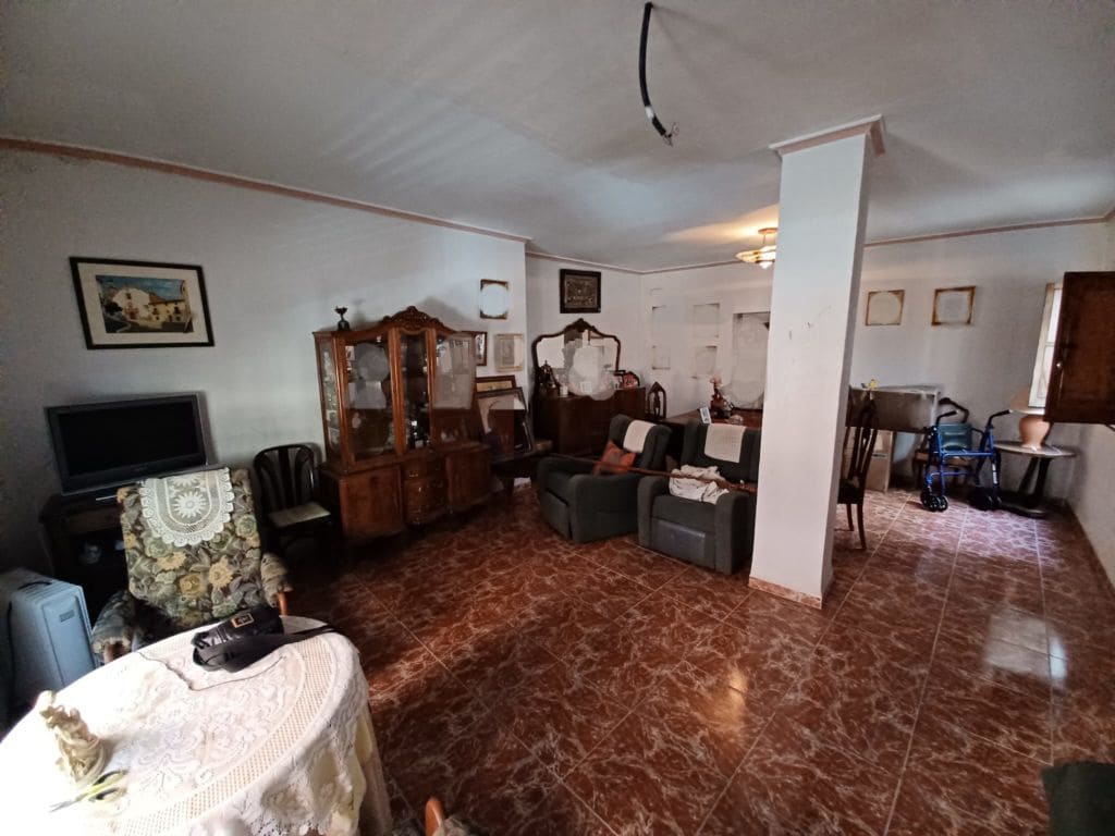 5 bedroom Townhouse for sale in Oliva - € 179,000 (Ref: 7522965)