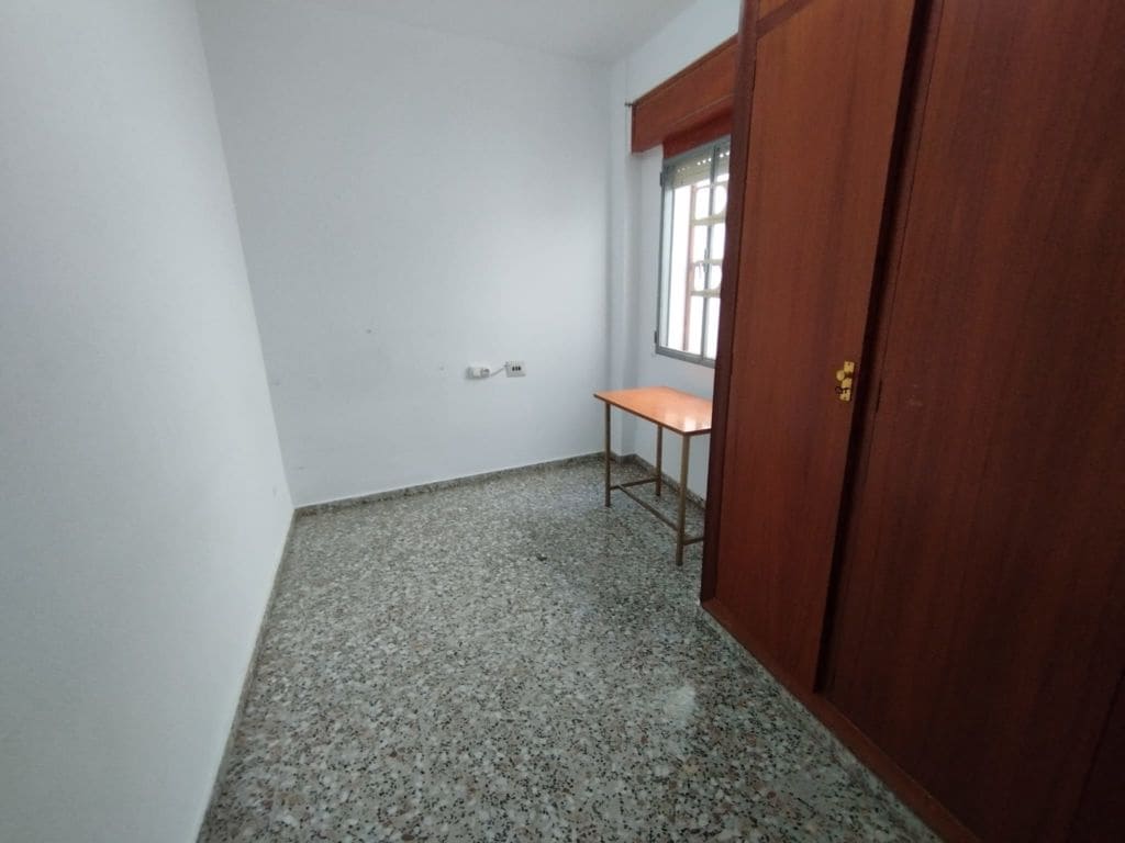 8 soveværelse Byhus til salg i Oliva - € 89.000 (Ref: 7537153)