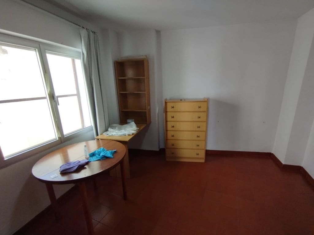 8 soveværelse Byhus til salg i Oliva - € 89.000 (Ref: 7537153)