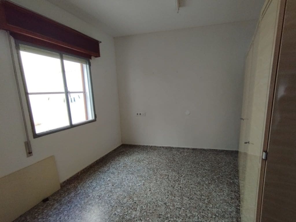 8 soveværelse Byhus til salg i Oliva - € 89.000 (Ref: 7537153)