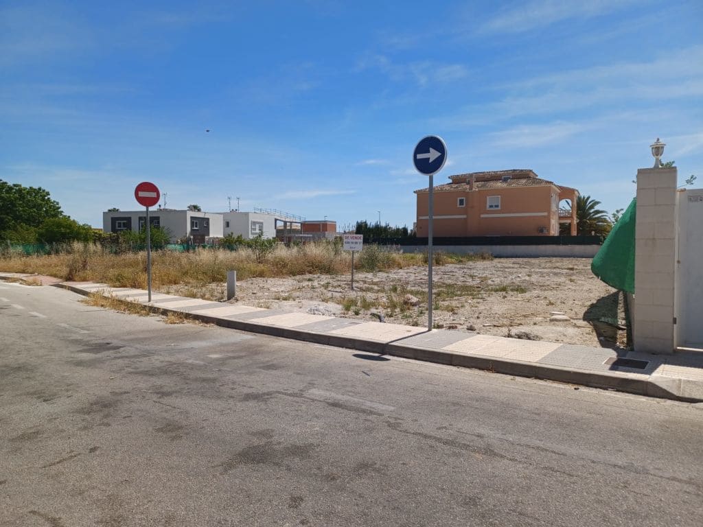 Landgrundstück zu verkaufen in Oliva - 177.000 € (Ref: 7537155)