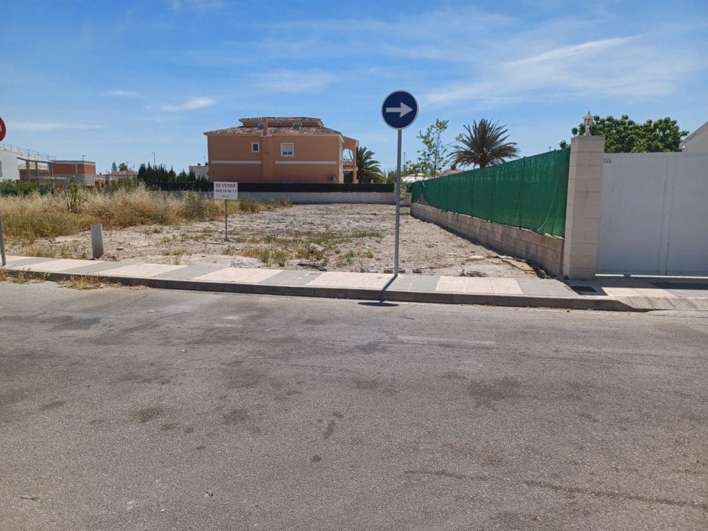 Landgrundstück zu verkaufen in Oliva - 177.000 € (Ref: 7537155)