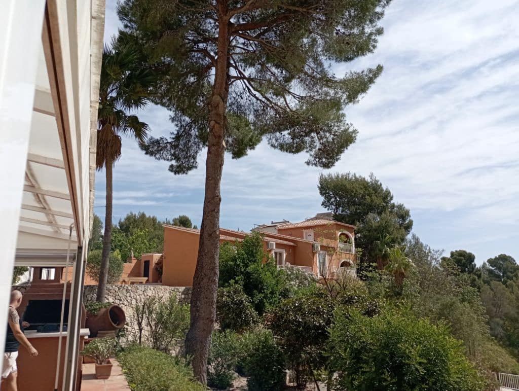 11 bedroom Commercial for sale in Oliva with pool - € 975,000 (Ref: 7576805)