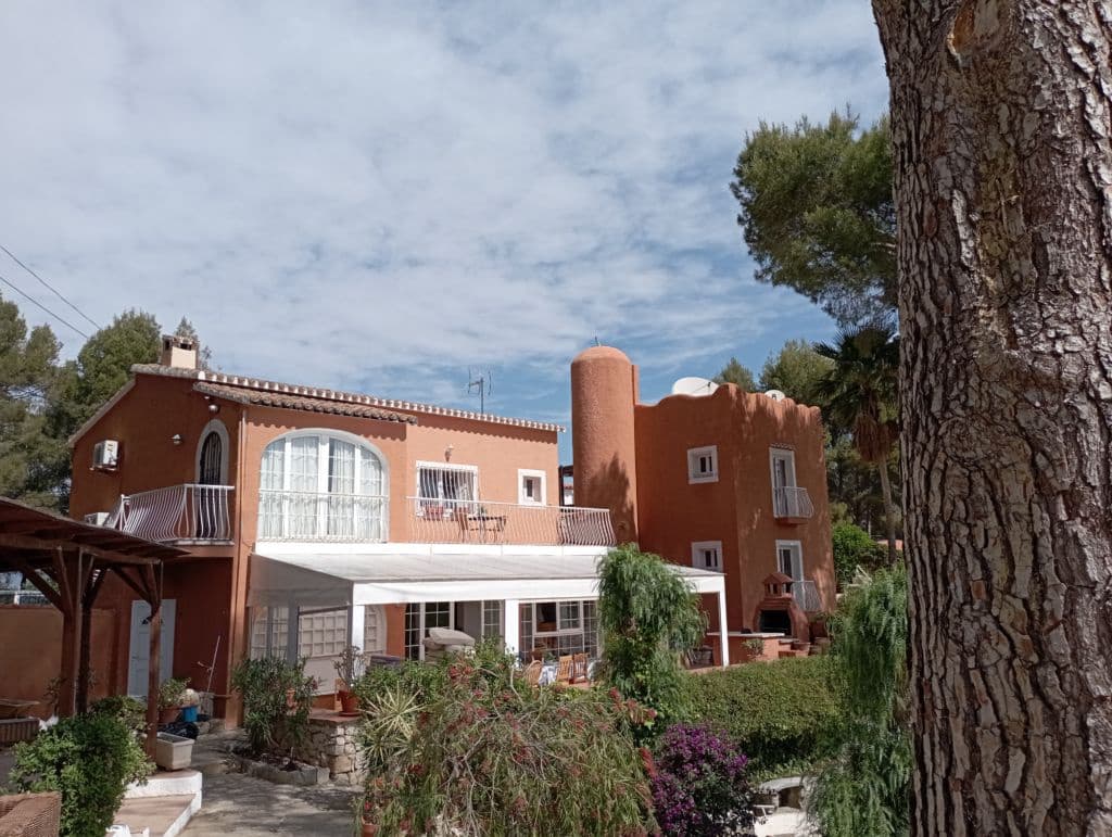 11 bedroom Commercial for sale in Oliva with pool - € 975,000 (Ref: 7576805)