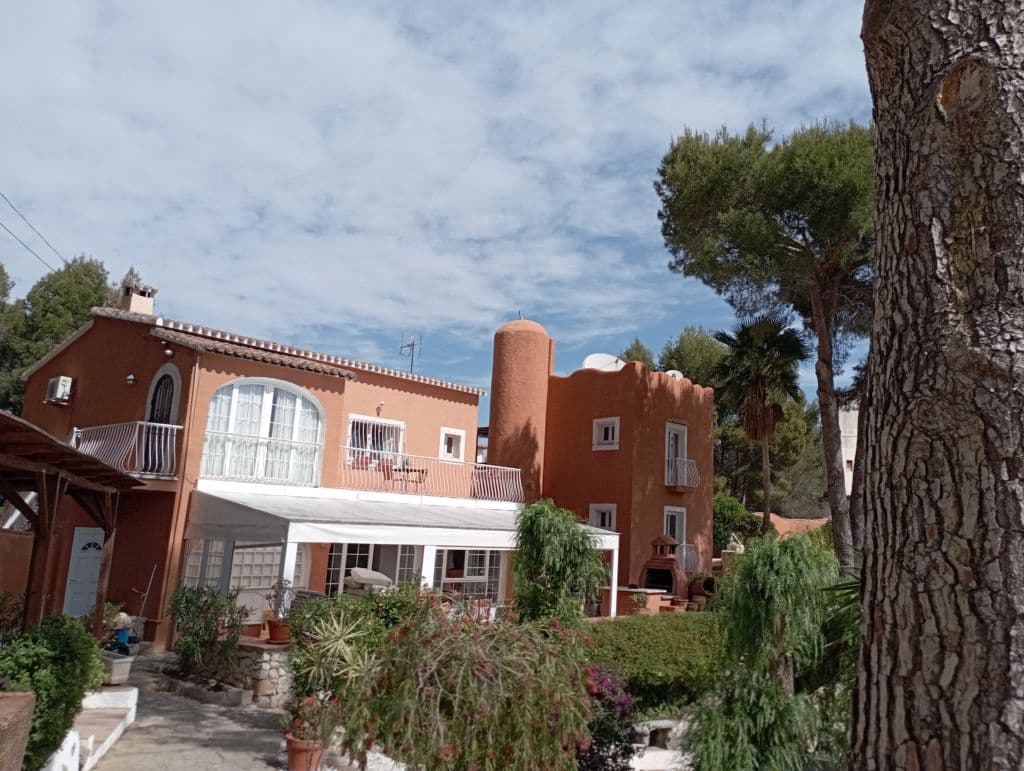 11 bedroom Commercial for sale in Oliva with pool - € 975,000 (Ref: 7576805)