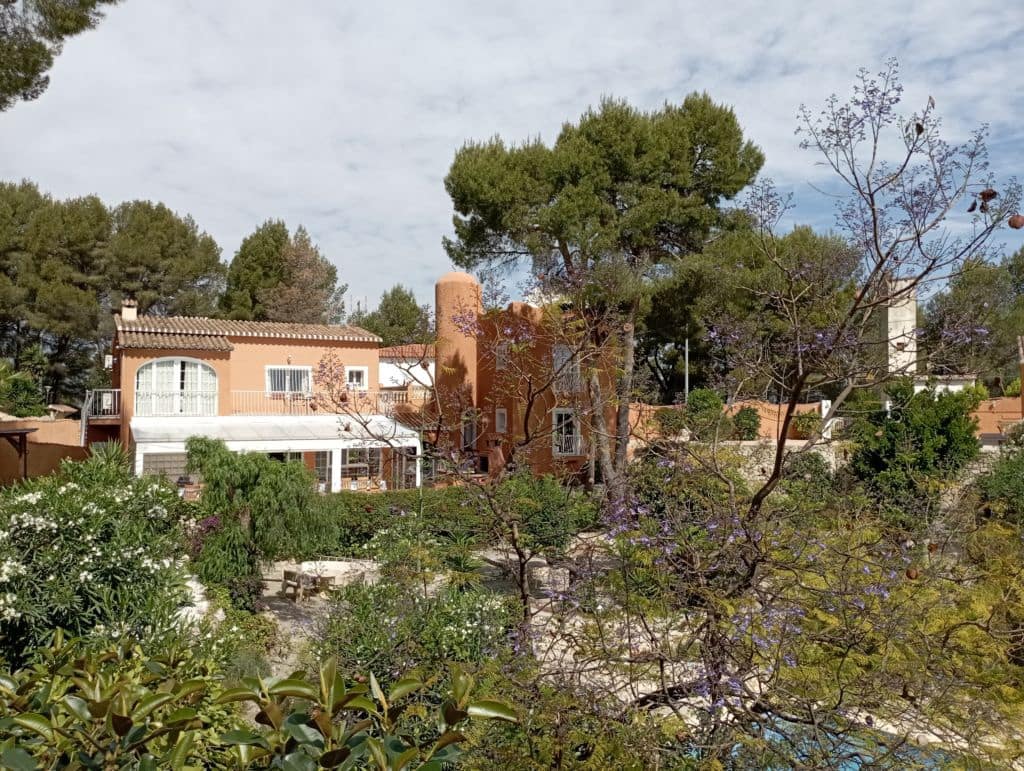 11 bedroom Commercial for sale in Oliva with pool - € 975,000 (Ref: 7576805)