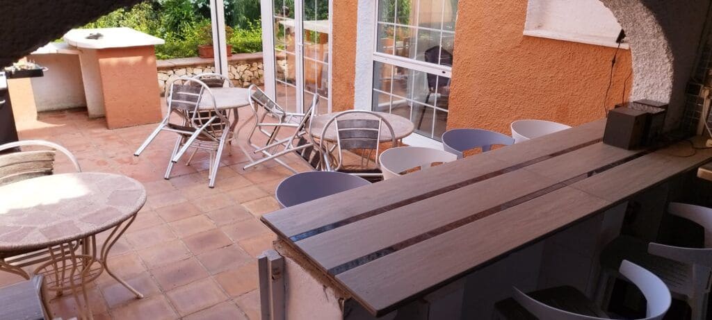 11 bedroom Commercial for sale in Oliva with pool - € 975,000 (Ref: 7576805)