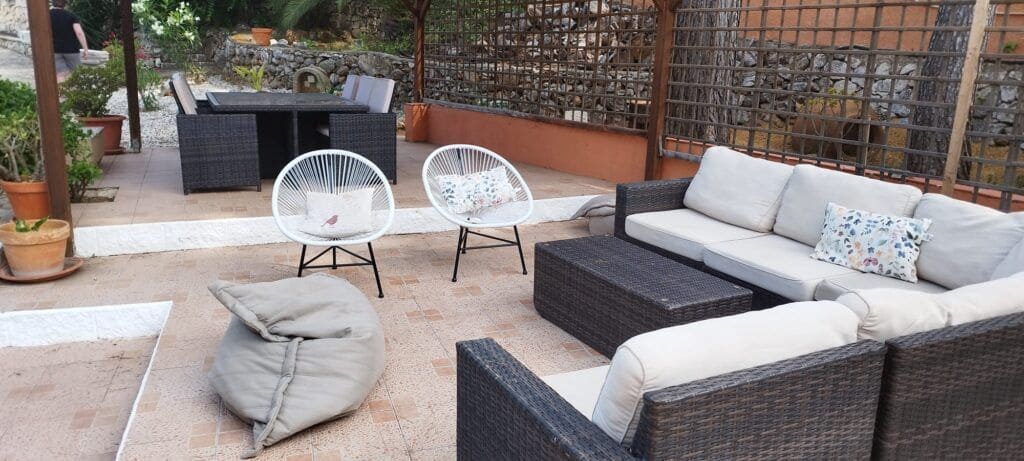 11 bedroom Commercial for sale in Oliva with pool - € 975,000 (Ref: 7576805)