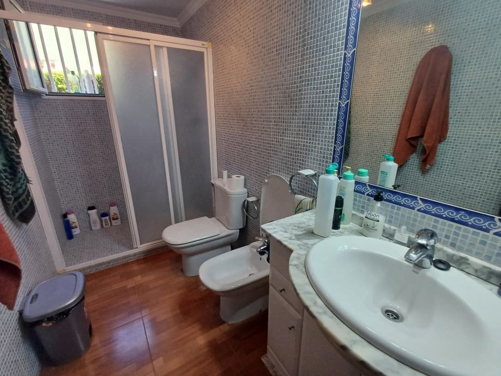 Willa na sprzedaż w Oliva z basenem garażem - 320 000 € (Ref: 7737598)