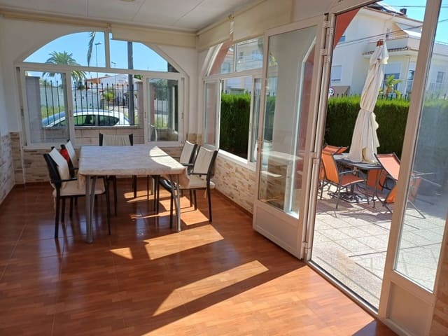 Villa til salg i Oliva med swimmingpool garage - € 320.000 (Ref: 7737598)