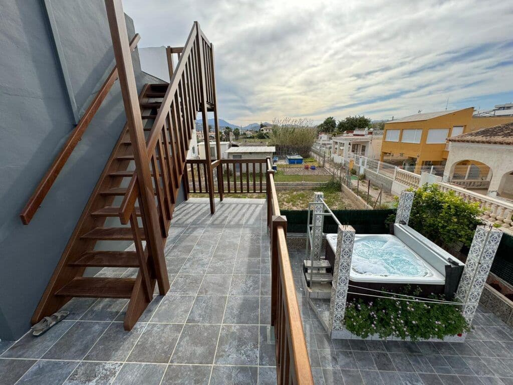 2 makuuhuone Kaupallinen myytävänä paikassa Oliva - 619 000 € (Ref: 9095353)