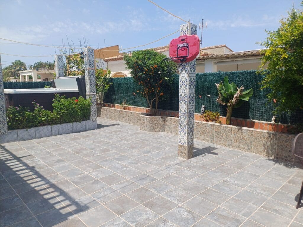 2 makuuhuone Kaupallinen myytävänä paikassa Oliva - 619 000 € (Ref: 9095353)